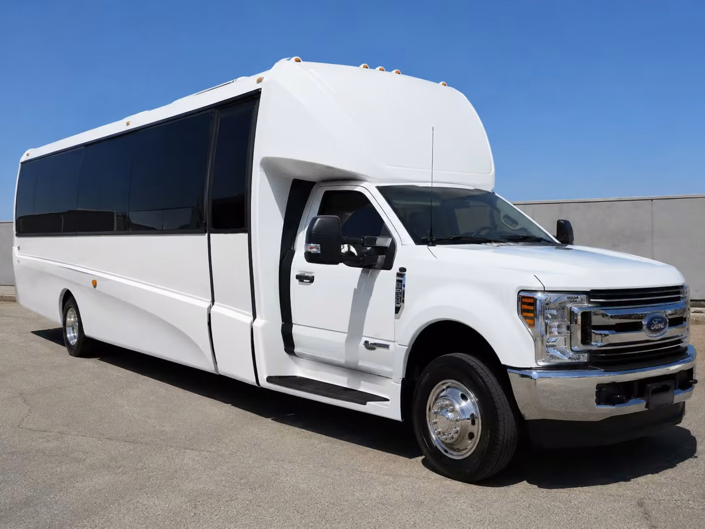 minibus rentals in pomona for smaller prom groups who want a private ride
